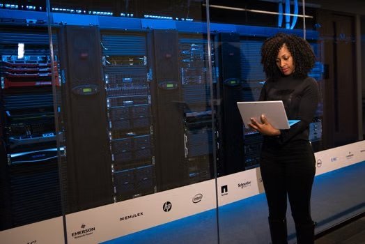 Engineer providing managed IT support in a data centre
